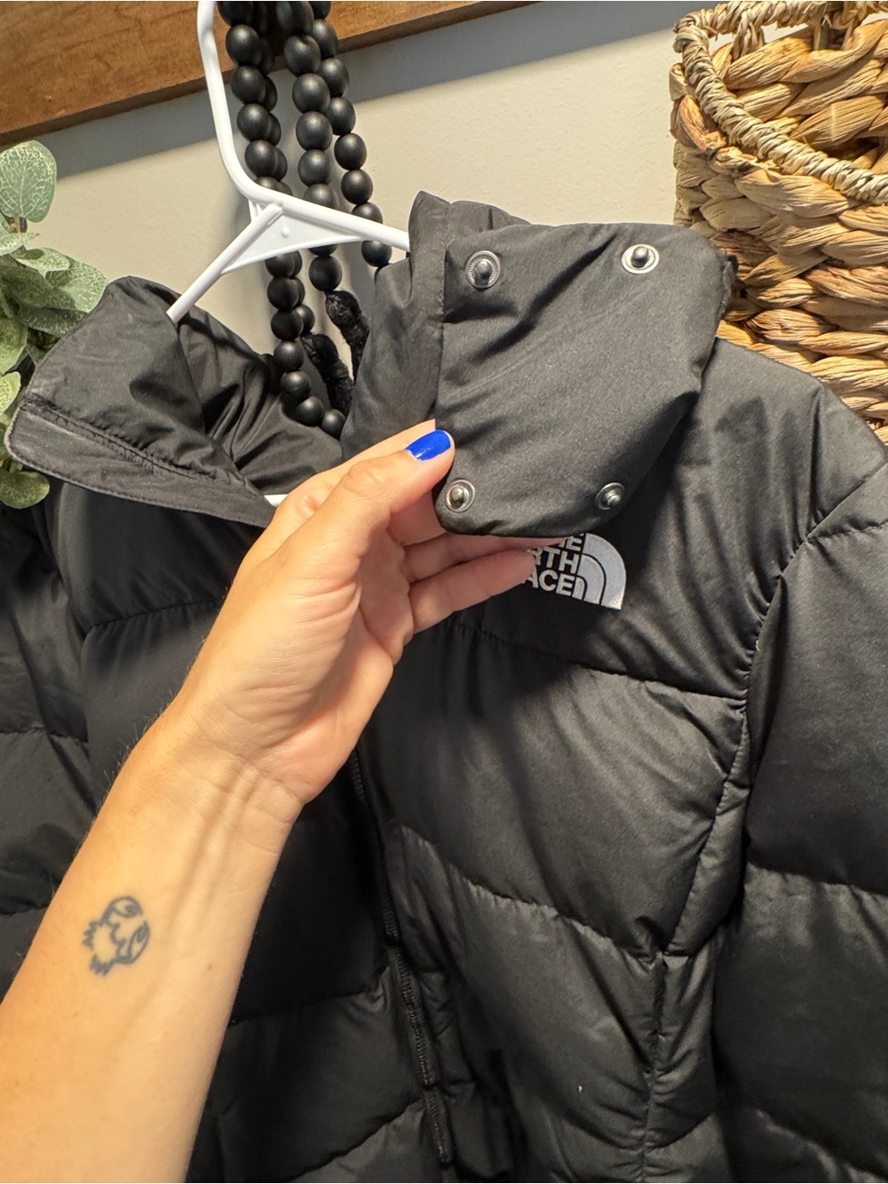 The North Face Women's Long Black Down Puffer Coat with Hood - Picture 11 of 12